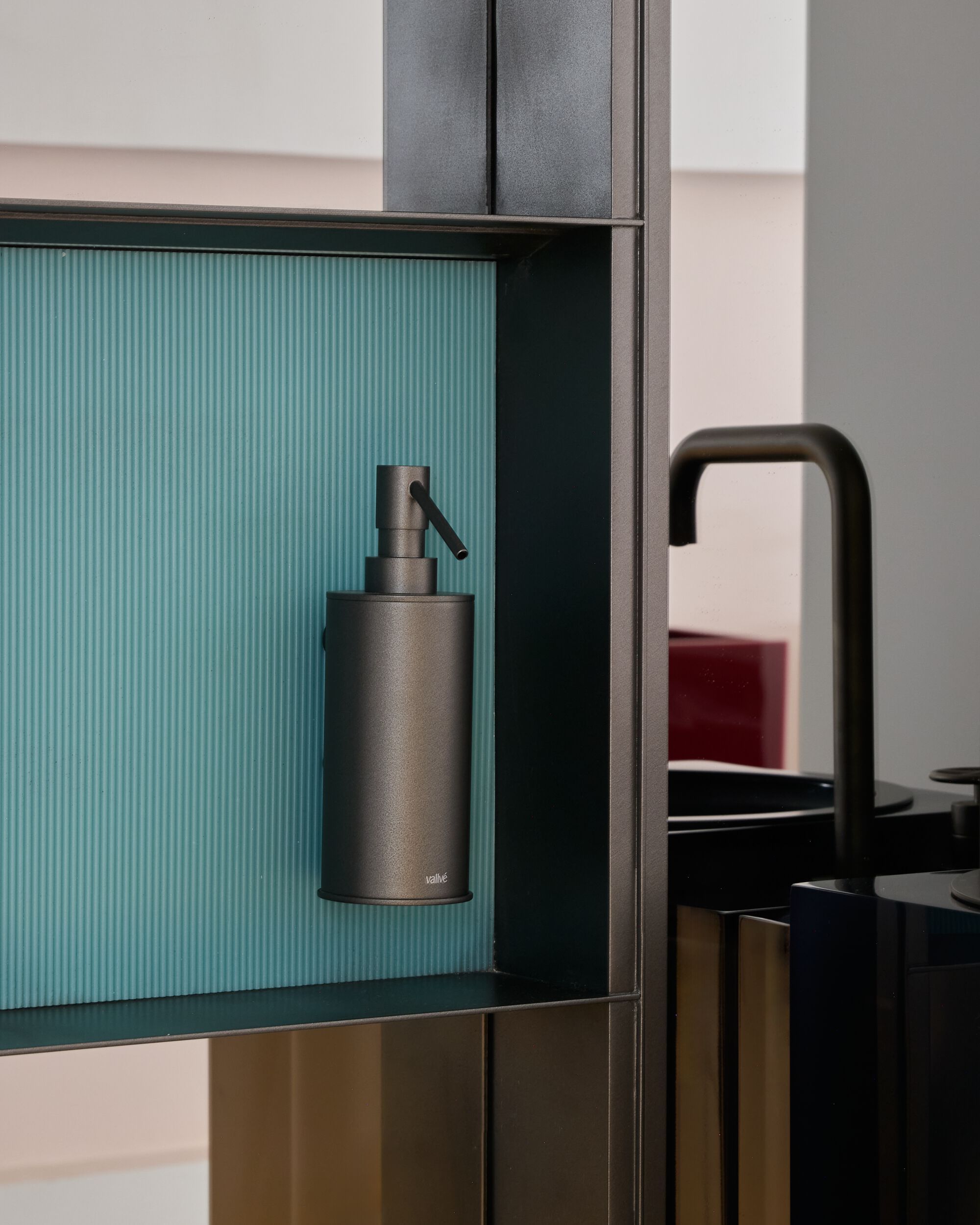 Смоляная подвесная ручная мойка Vallvé GLOSS ARCH-00051577 - Вид №2