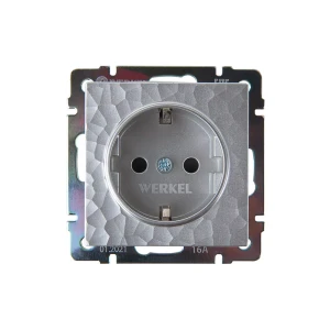 Розетка встраиваемая Werkel Hammer с заземлением со шторками цвет серебряный