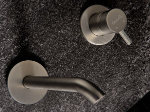 Настенный смеситель для раковины