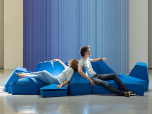 Шерстяное кресло / пуфик