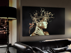 064262 Фотография 150x100 Schuller Mujer Dorada