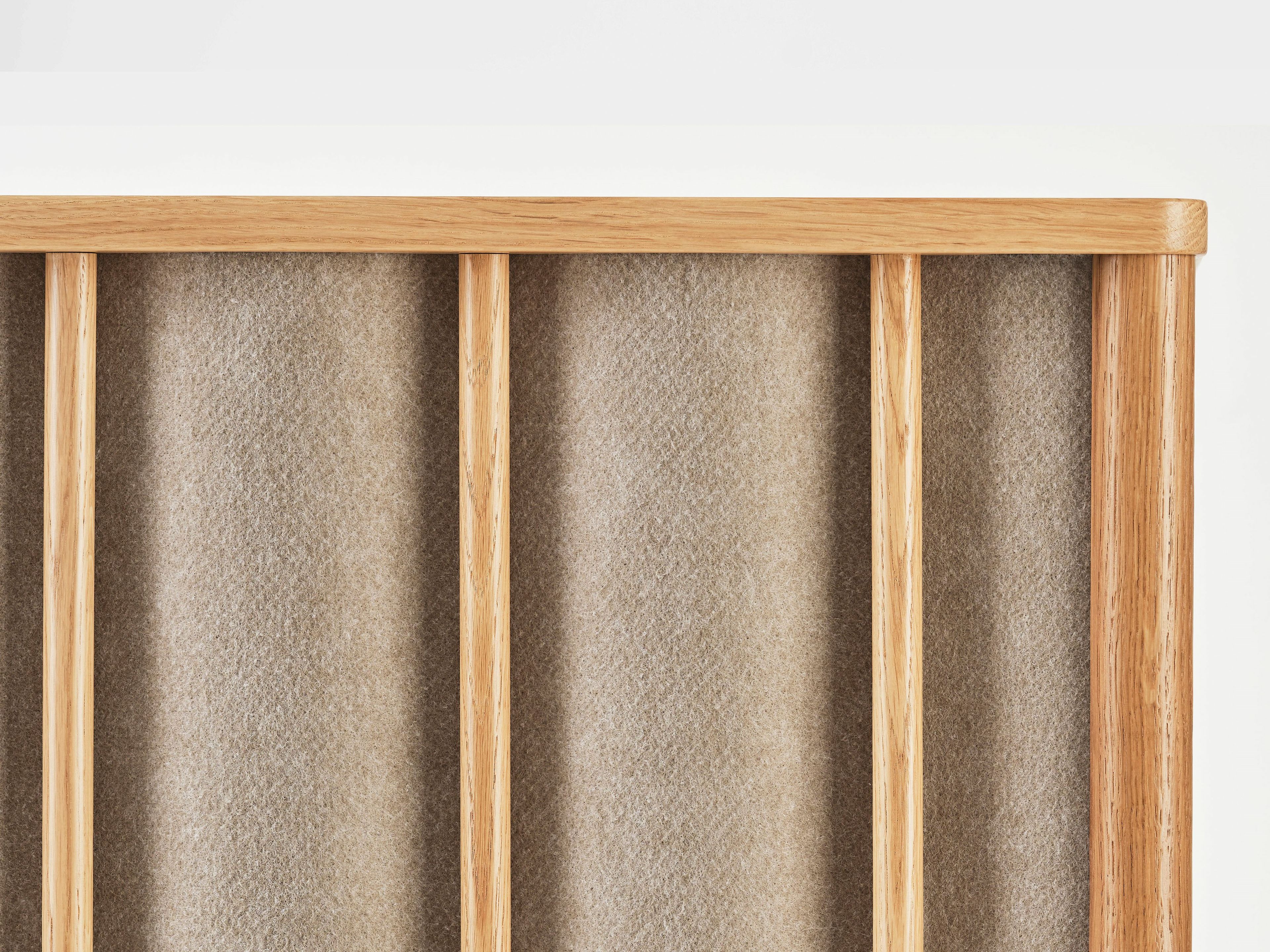 3-местный деревянный диван с высокой спинкой Karl Andersson Ondulé ARCH-00135427 - Вид №6