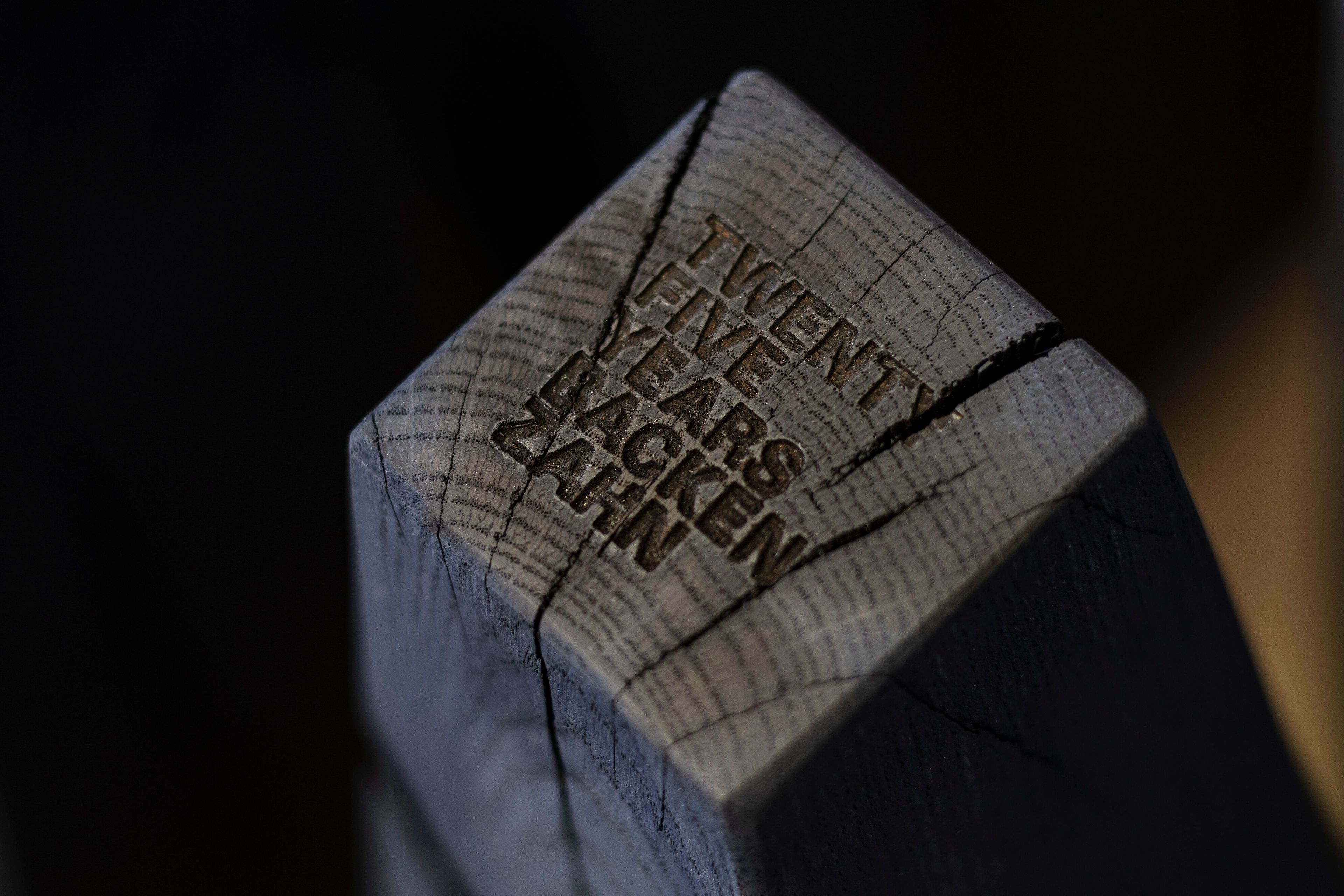 Квадратный журнальный столик из дуба e15 BACKENZAHN BLACK OAK ARCH-00032830 - Вид №4