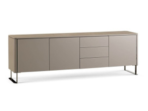 Шкаф из МДФ с распашными дверями