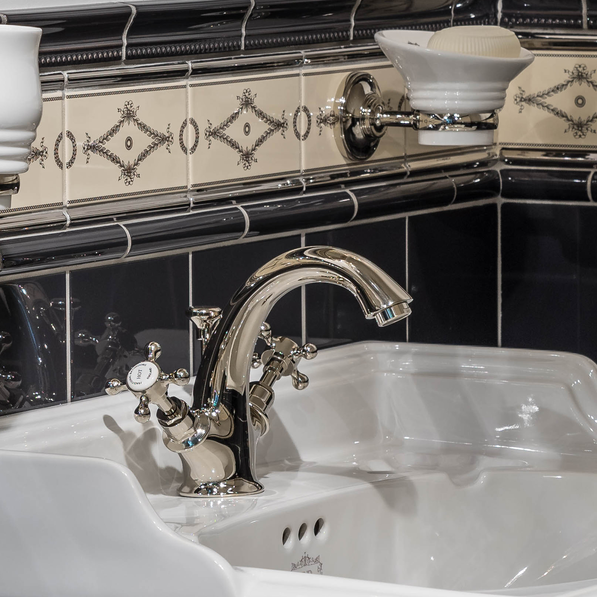 Traditional bathrooms ЛОНДОН однорычажный смеситель для умывальника HIGH Tb404.614.bn LONDON - Вид №5