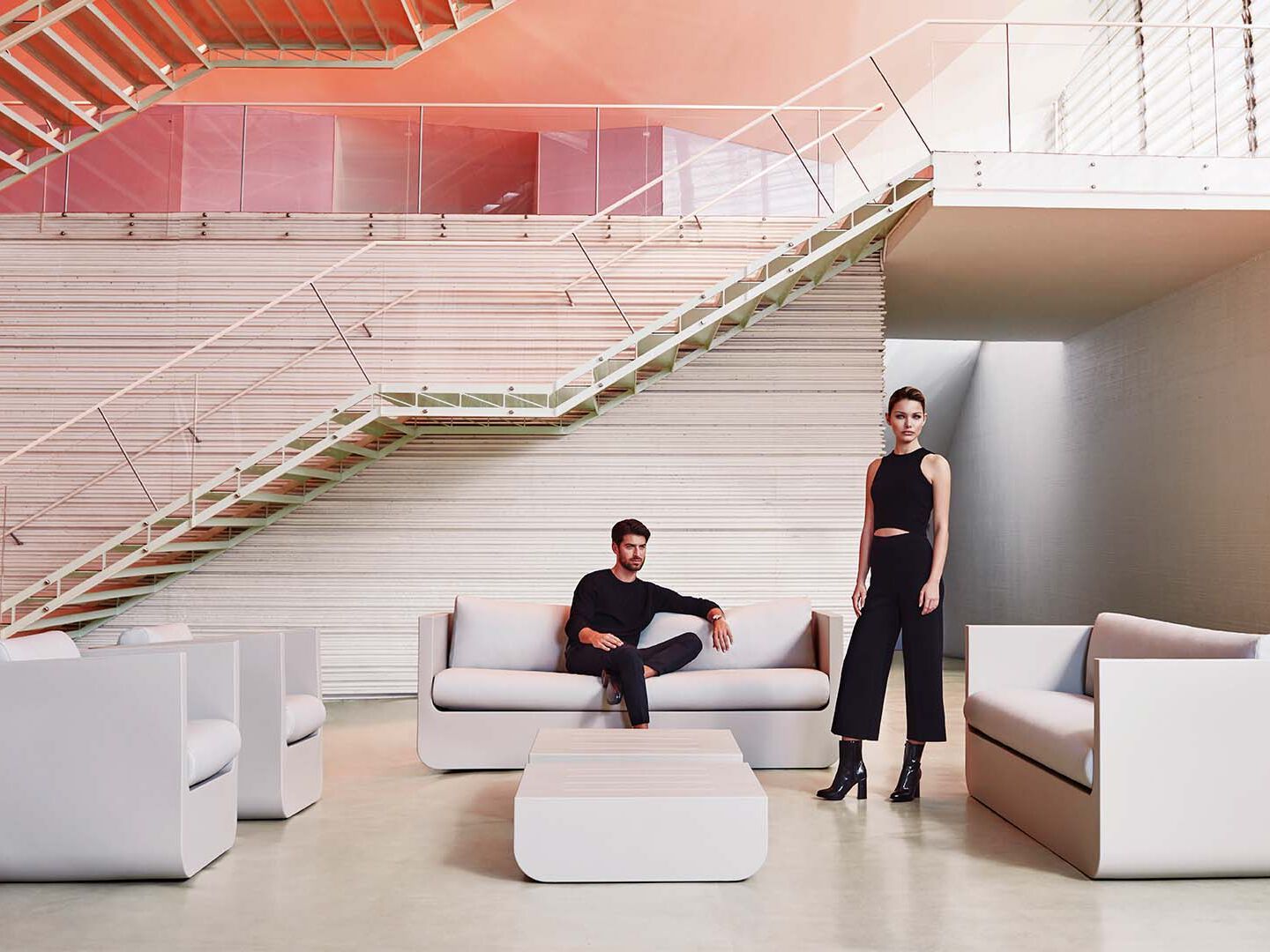 Низкий квадратный садовый столик Vondom Ulm ARCH-00096314 - Вид №3