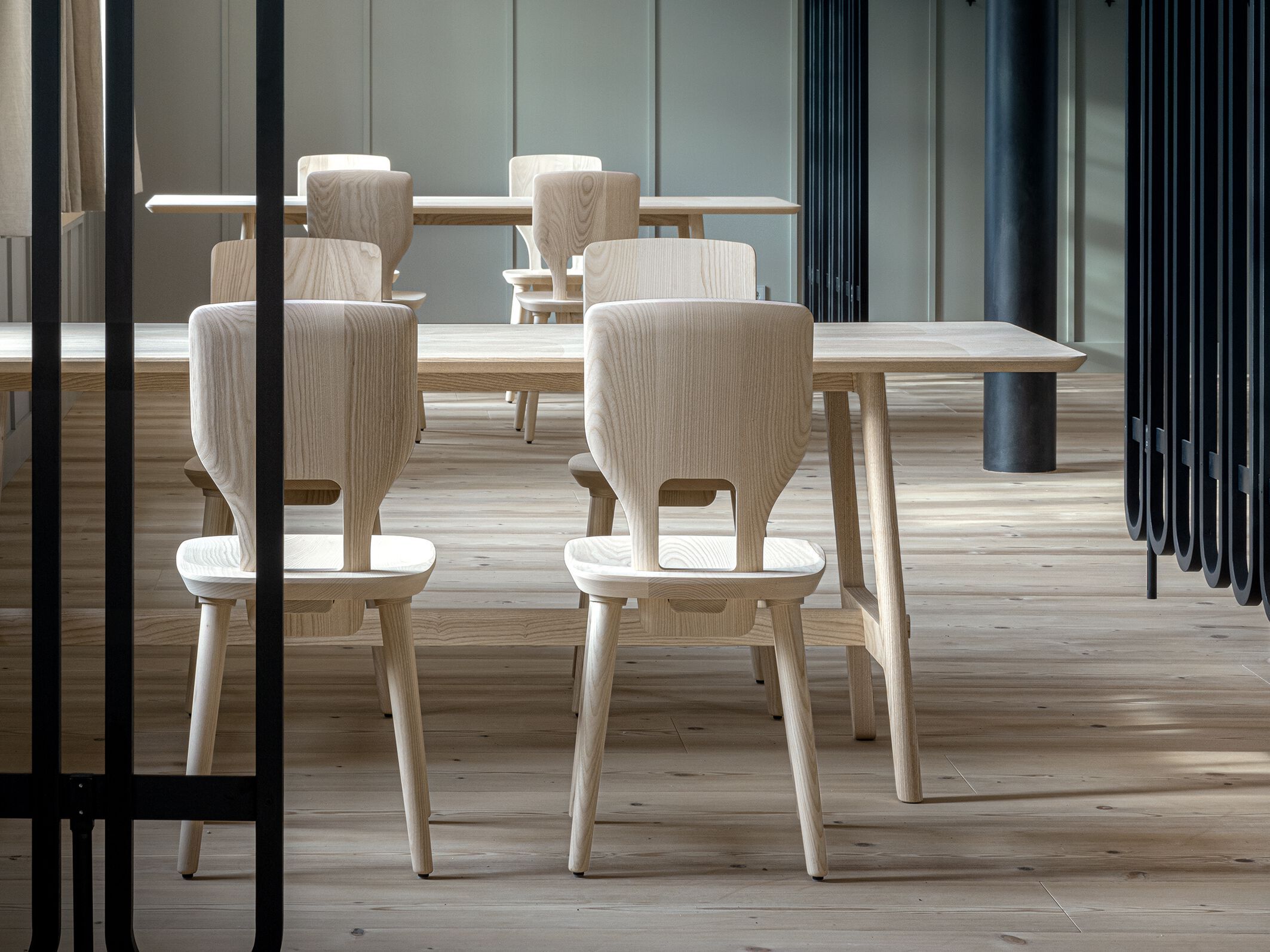 Прямоугольный обеденный стол из массива дерева ZEITRAUM VNA ARCH-00035414 - Вид №5