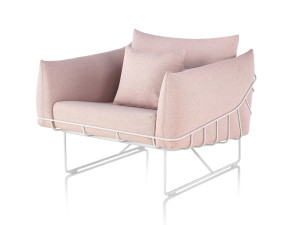 Тканевое кресло с подлокотниками