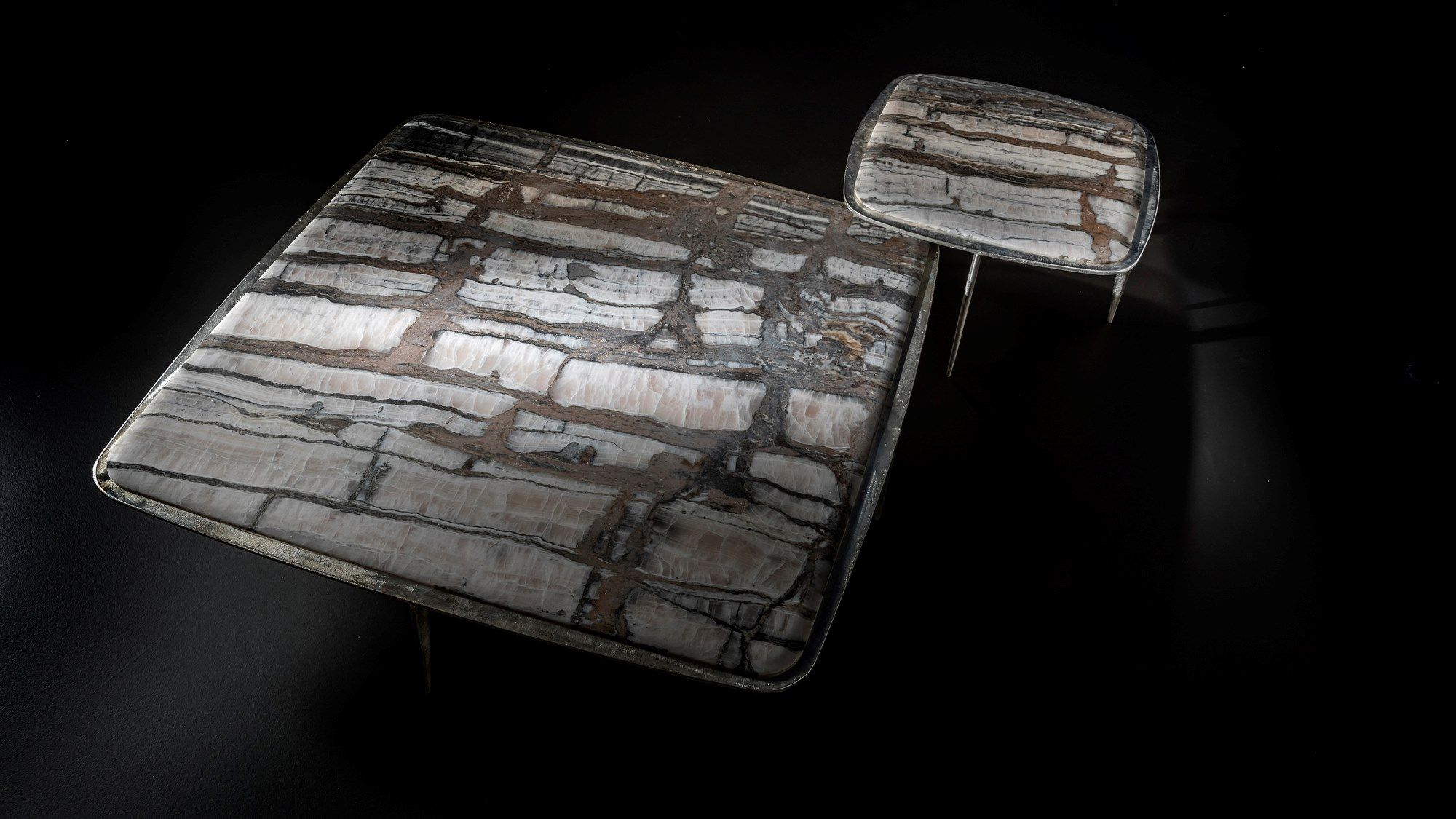 Низкий журнальный столик из натурального камня Henge BIG BANG ARCH-00126846