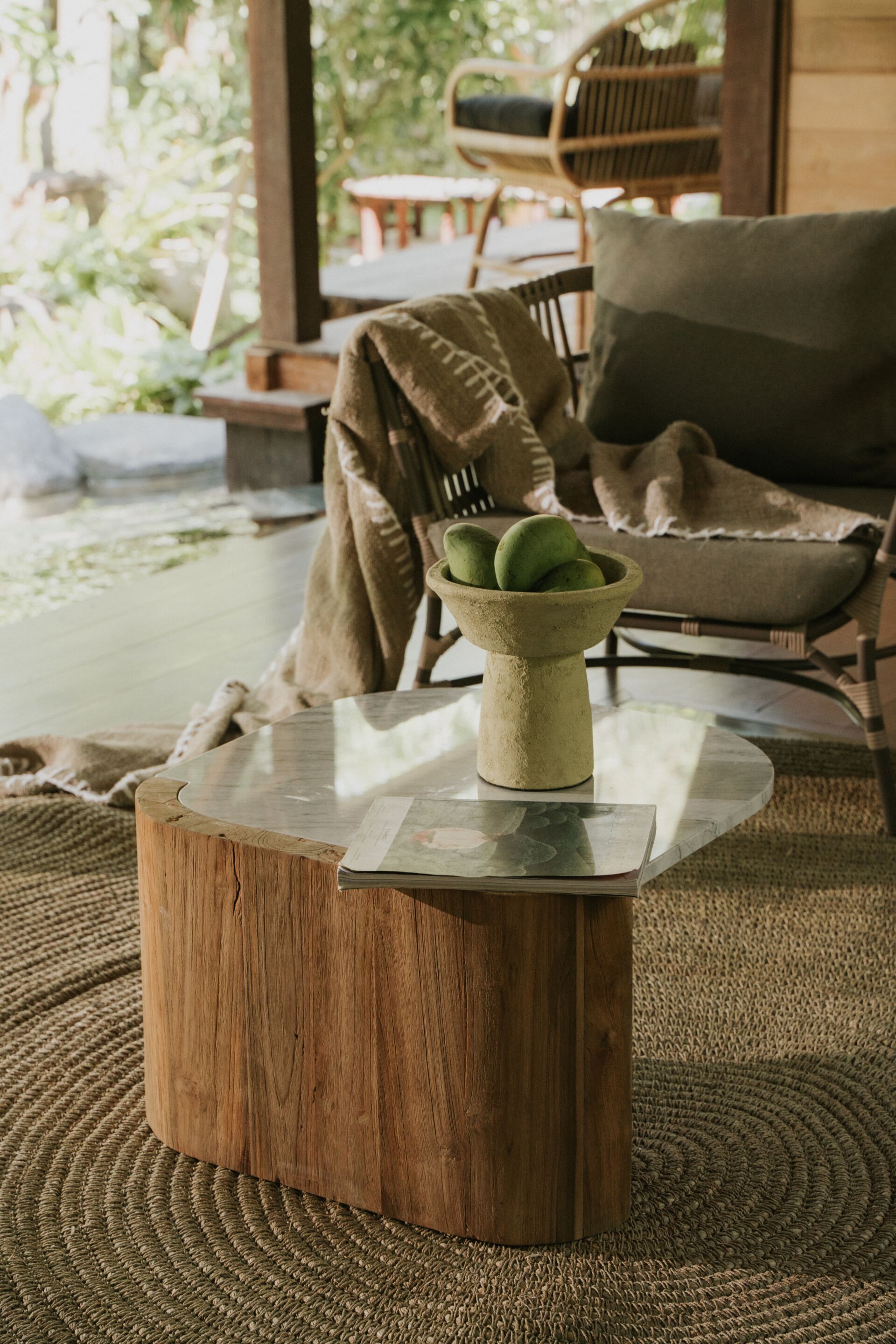 Квадратный низкий стол из тикового дерева с столешницей из каррарского мрамора cbdesign 70 ARCH-00075548 - Вид №2