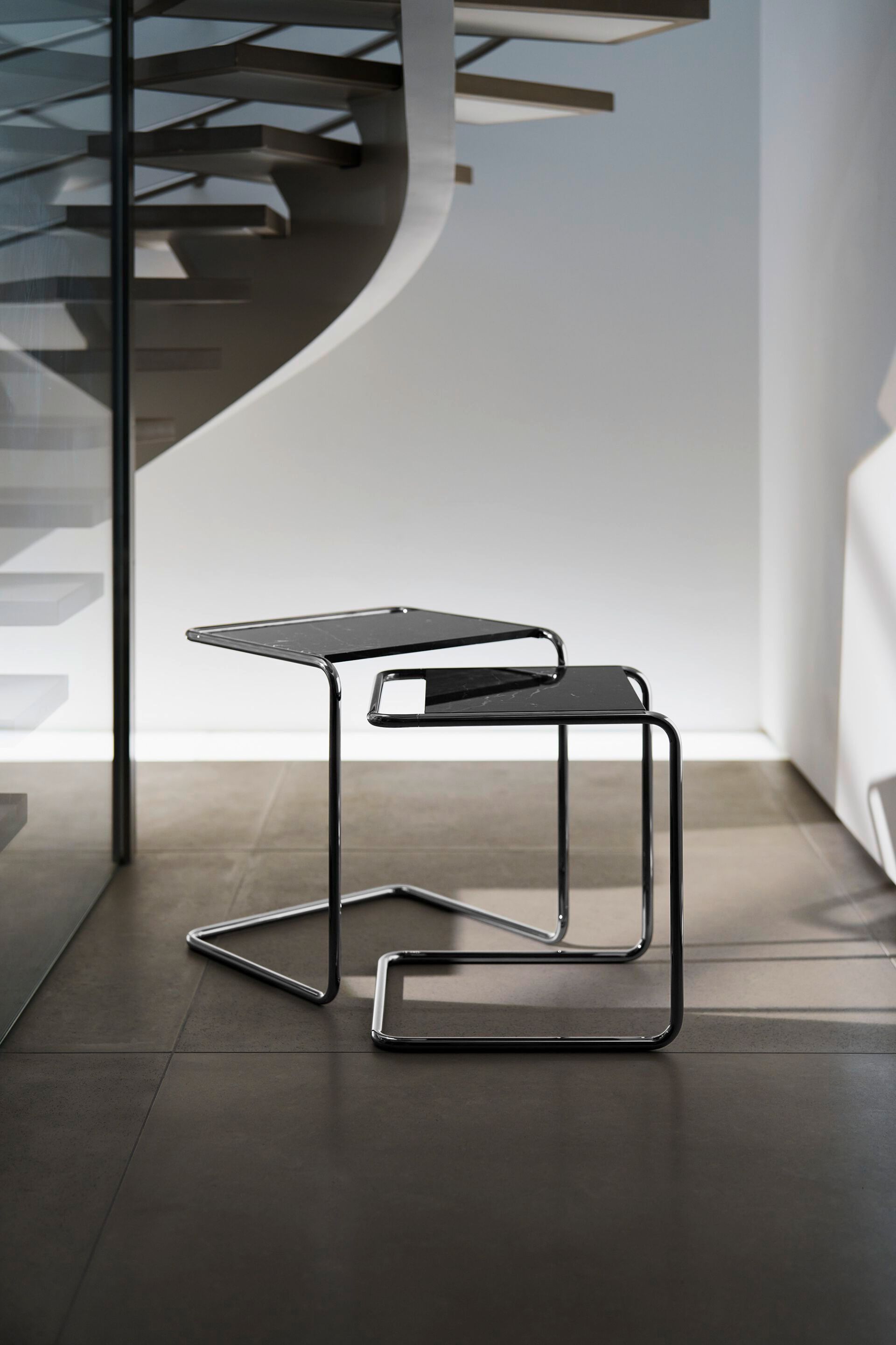 Штабелируемый журнальный столик из черного мрамора Marquina THONET JS. THONET ARCH-00147415 - Вид №2