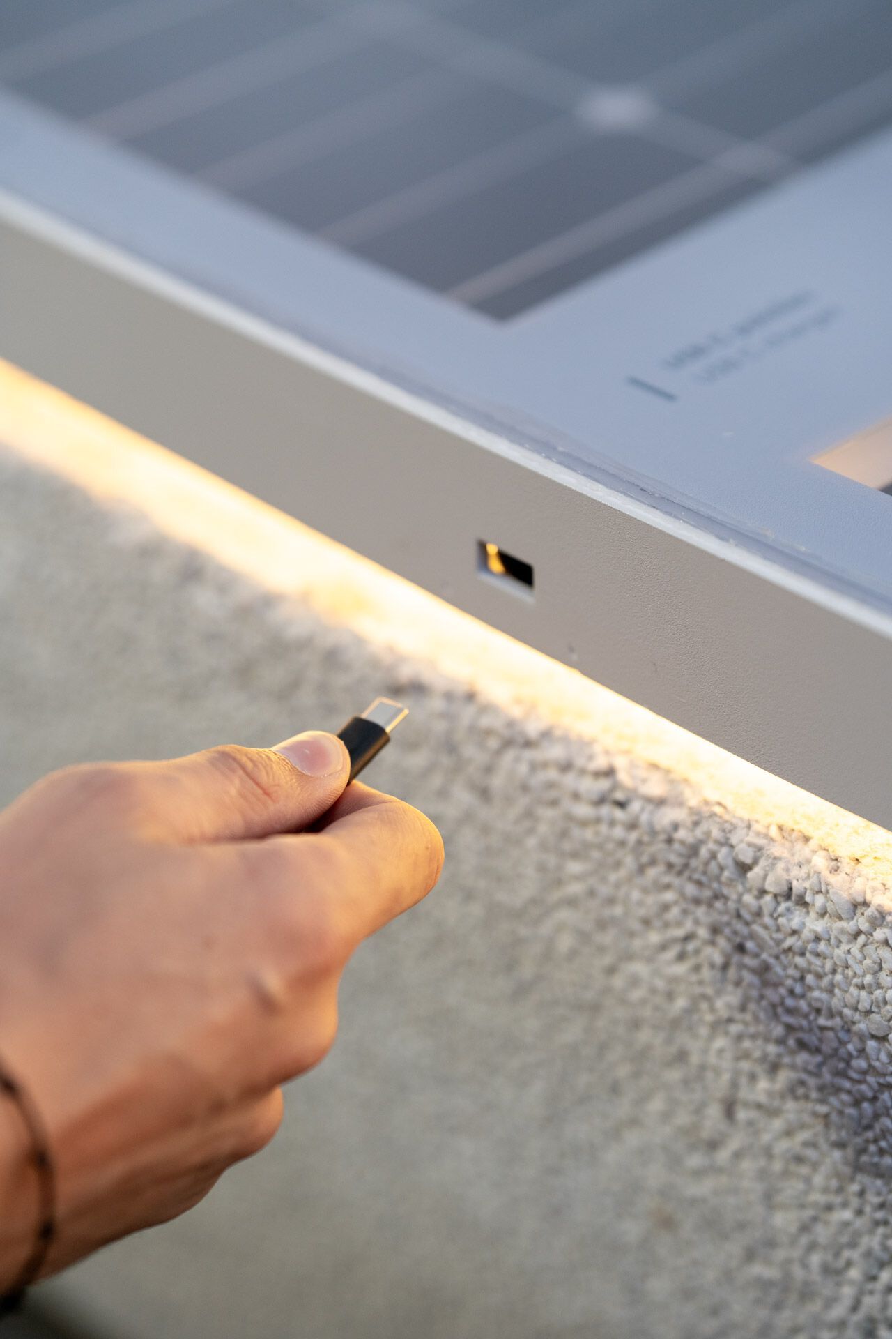 Солнечная бетонная скамья со встроенным освещением Kremen ARCH-00122992 - Вид №9