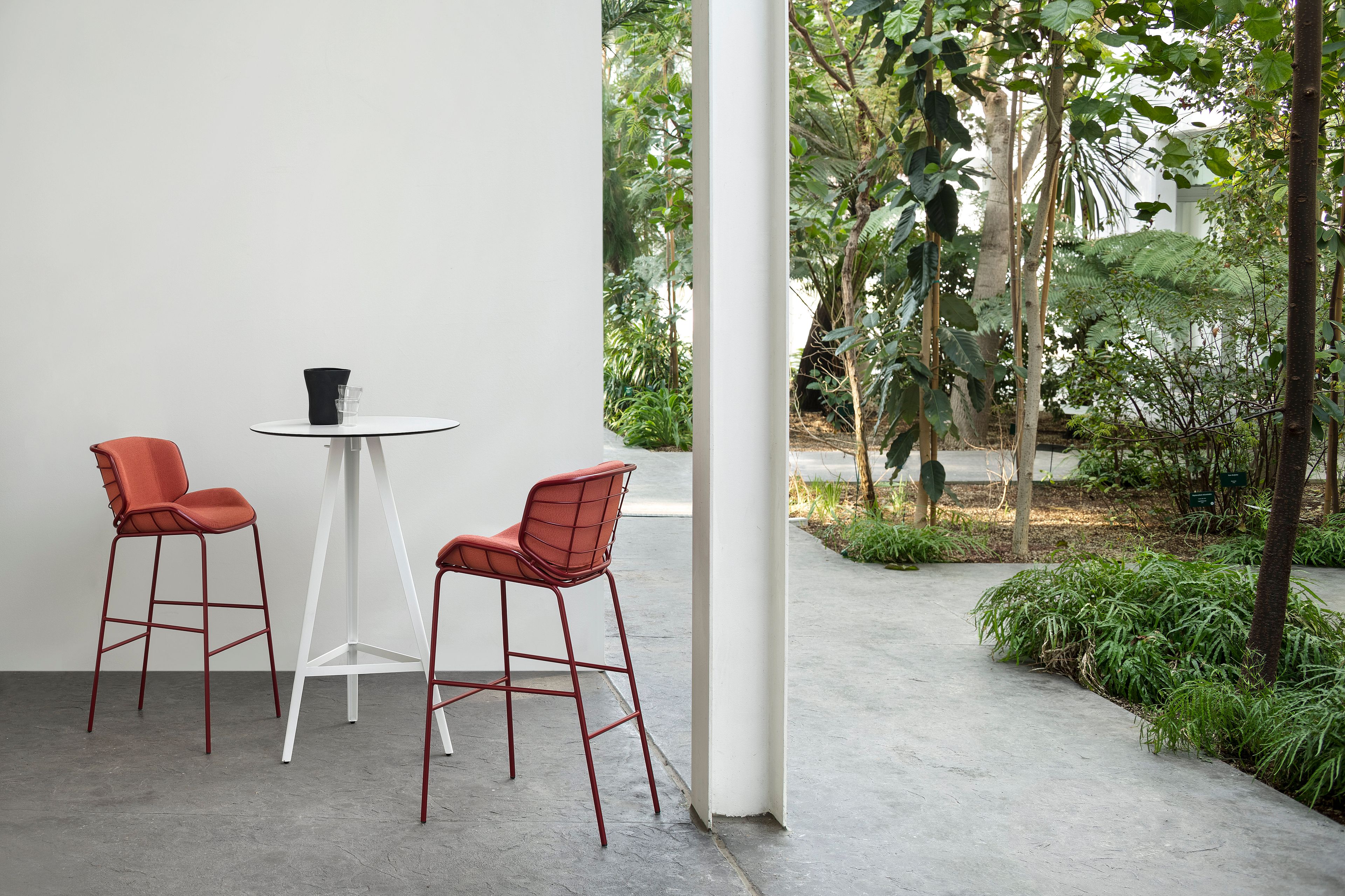 Металлический мягкий табурет с подставкой для ног со спинкой TrabA' Кожа ARCH-00045469 - Вид №13