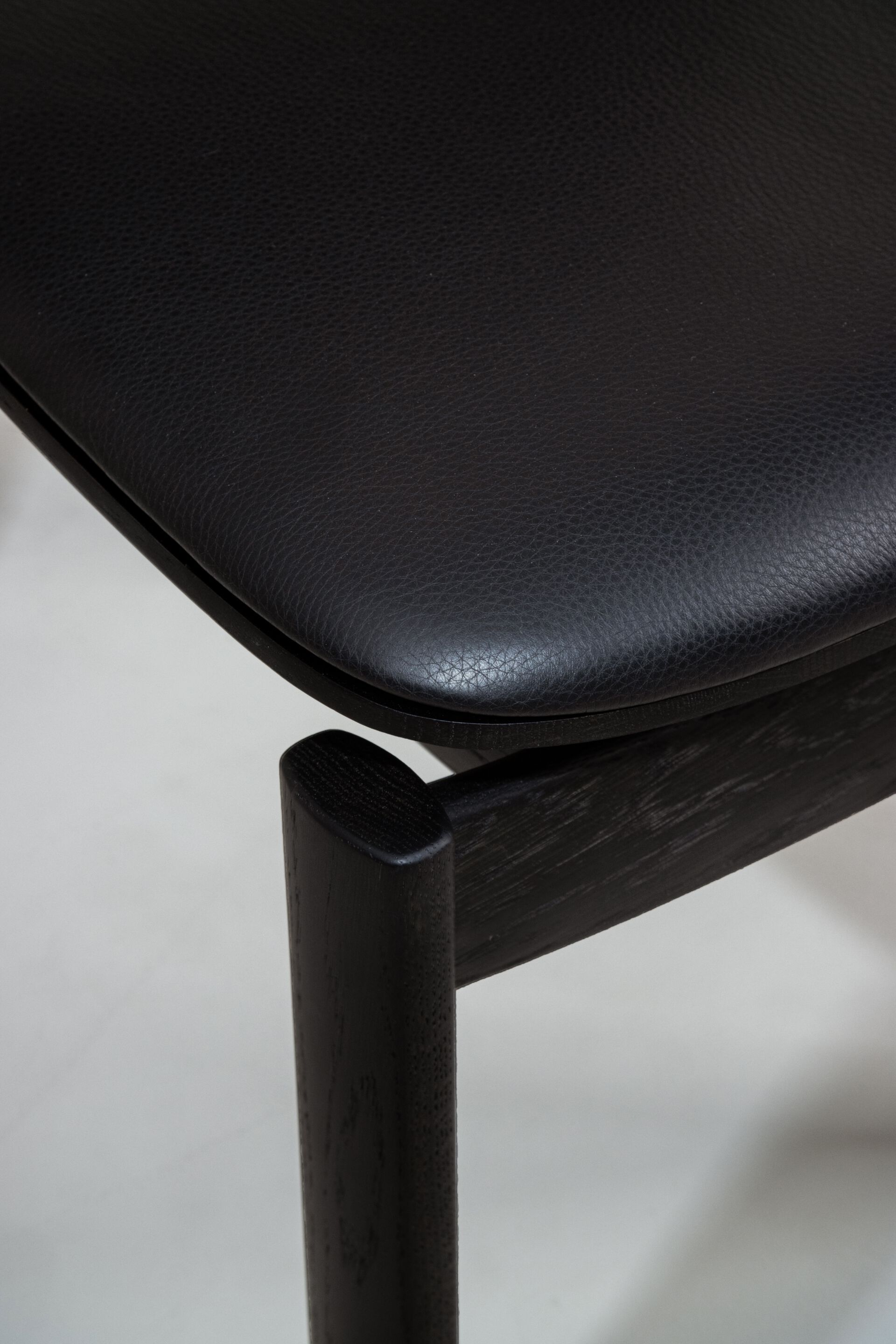 Мягкий стул с дубовой рамой District Eight лук ARCH-00099922 - Вид №2