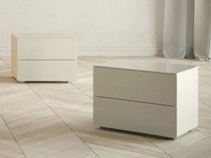 Деревянная прямоугольная тумбочка с ящиками