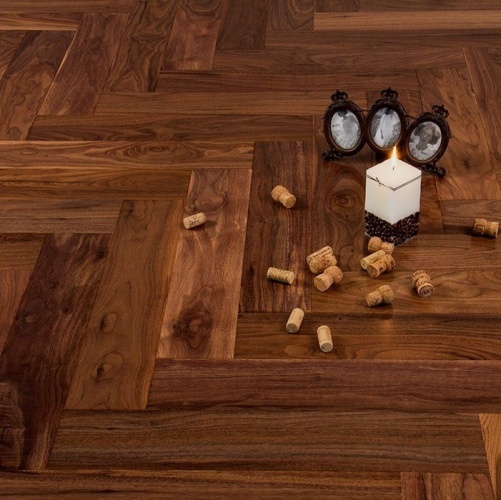 Паркет Ёлка Marco Ferutti Hermitage Американский Орех Европейский (Грецкий) Любая на выбор (Гладкая) 610х122 мм 2600700111 - Вид №1