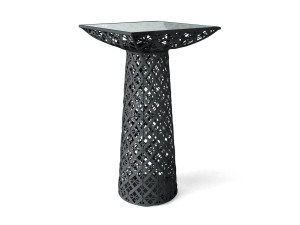 Высокий квадратный стол из смолы