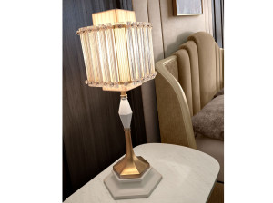 Настольная лампа