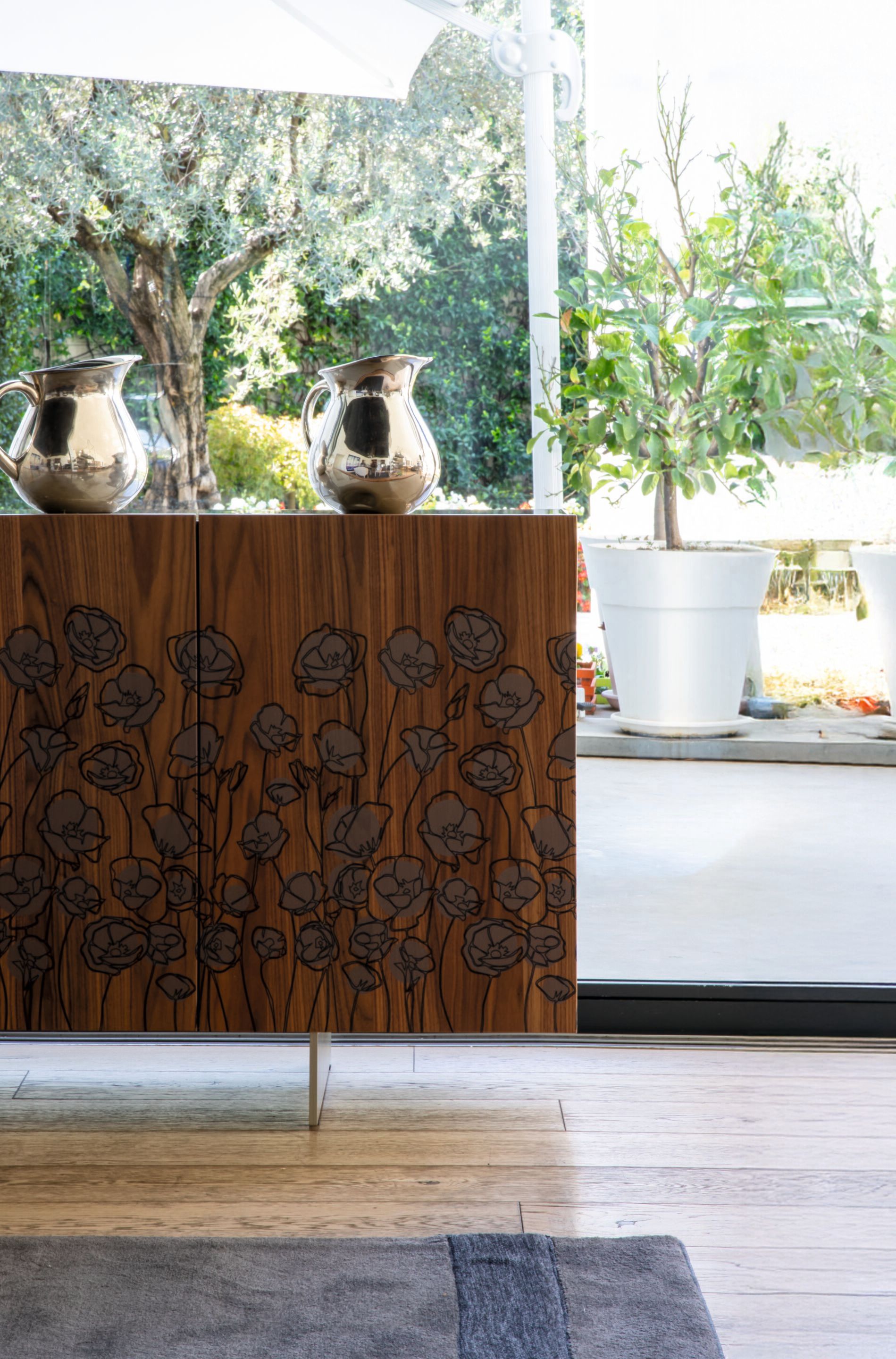 Деревянный шкаф с распашными дверями Casamania & Horm Le Jardin ARCH-00073415 - Вид №1