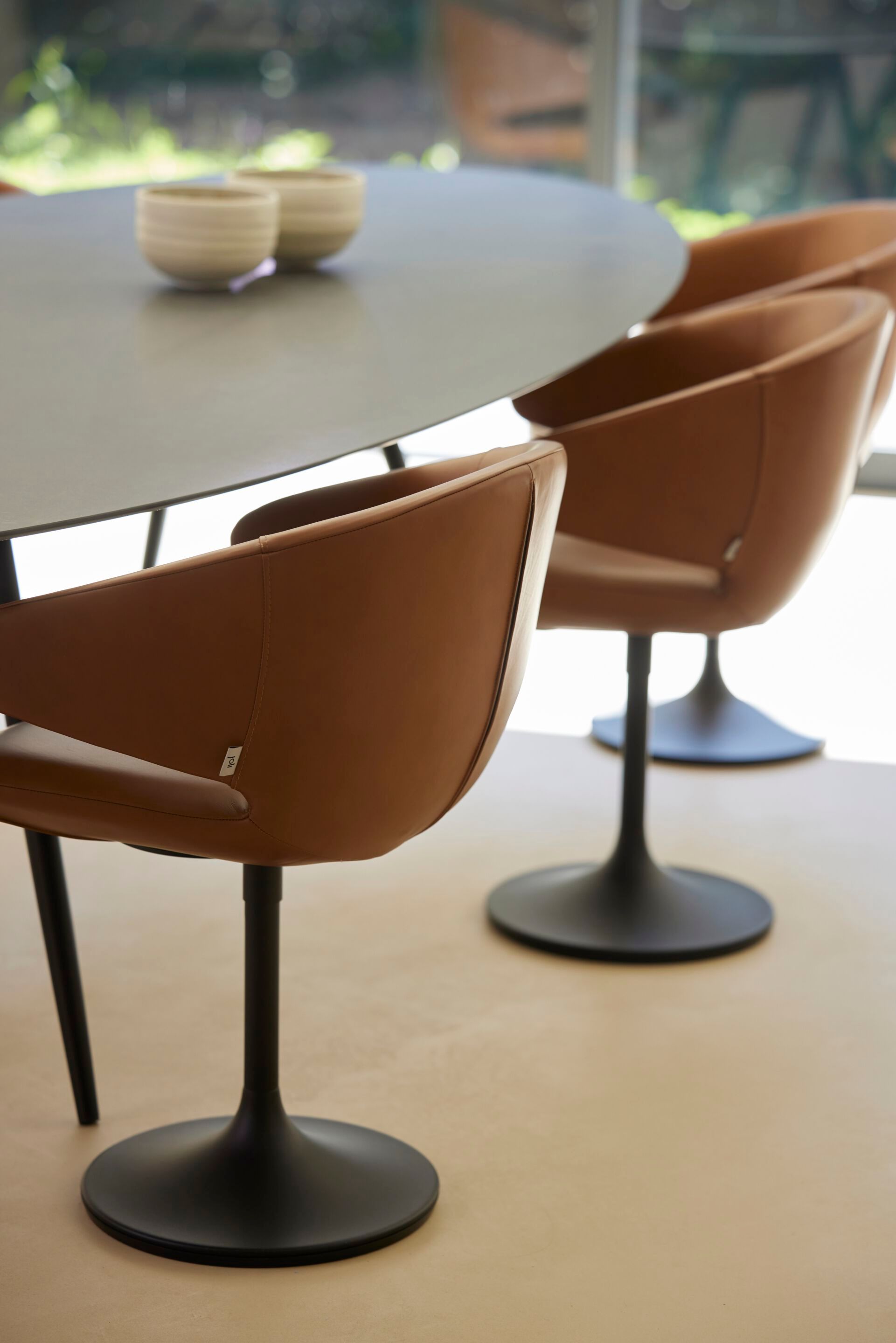 Кожаный мягкий поворотный стул Joli Morisot ARCH-00148120 - Вид №1