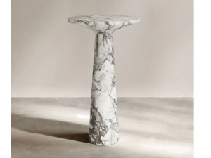 Мраморный пьедестал