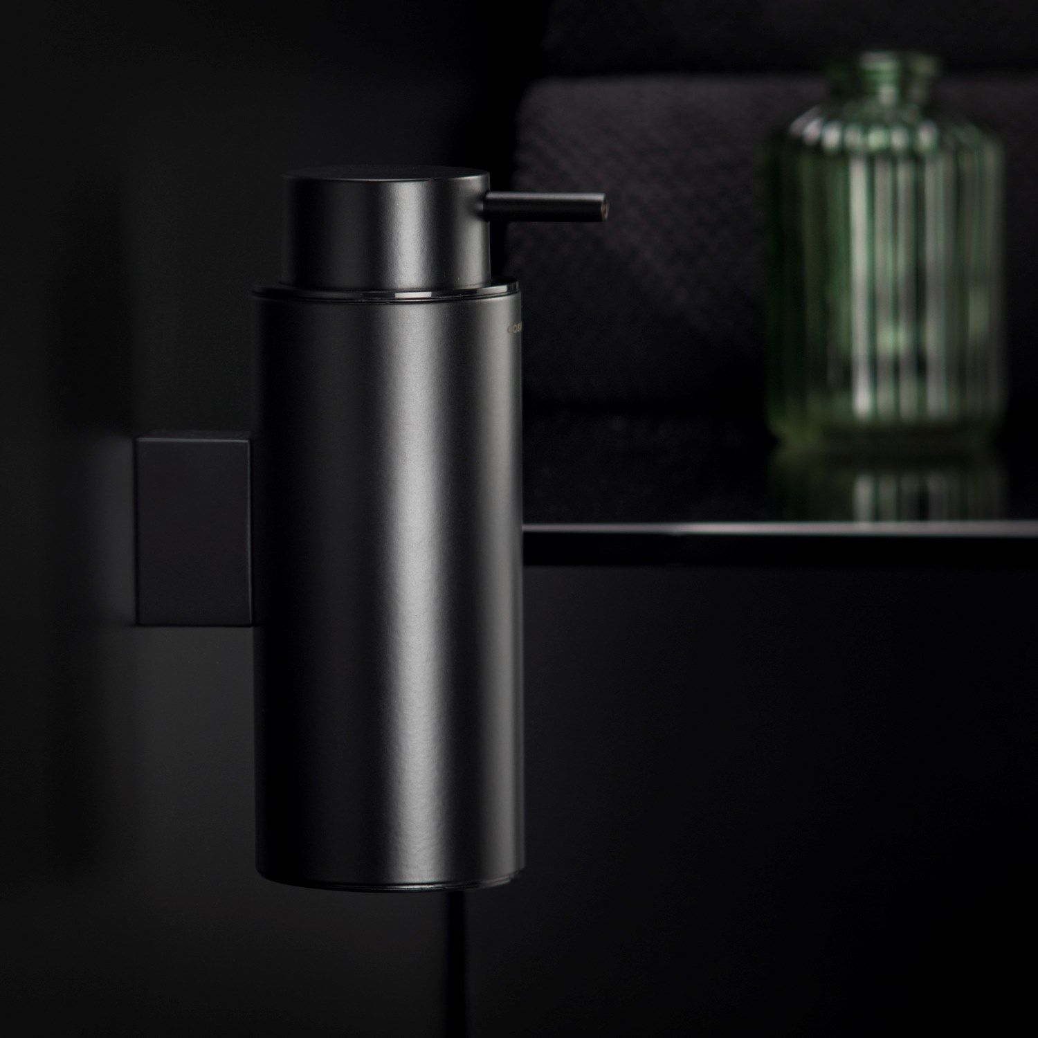 Настенный дозатор мыла из нержавеющей стали Cosmic Black &amp ARCH-00077487 - Вид №8