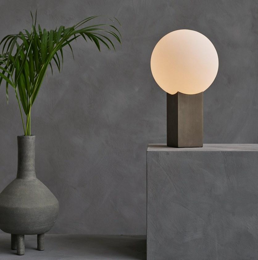 101 Copenhagen Настольная лампа из латуни и опалового стекла Hoop 111207-111084-111085 - Вид №1