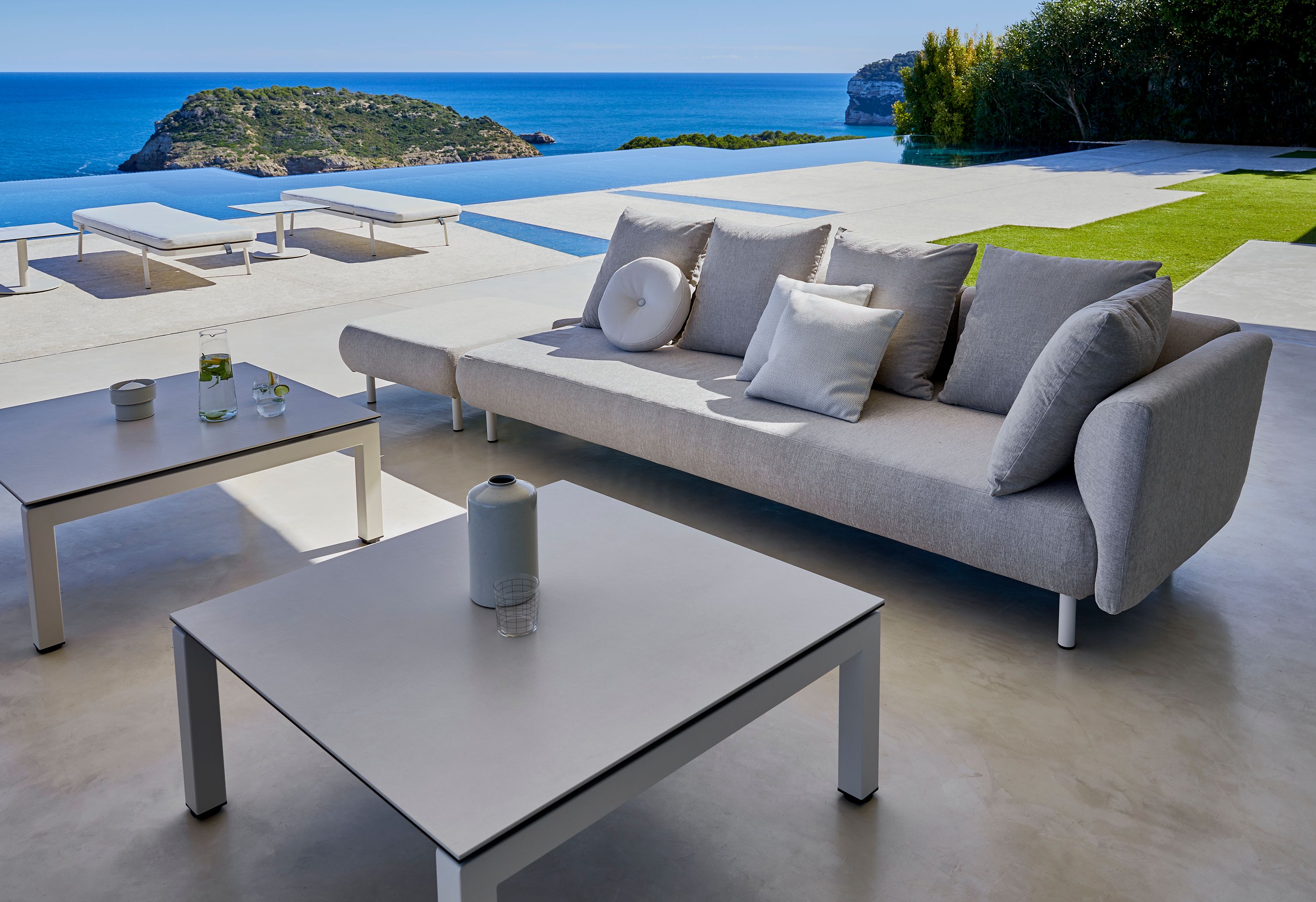 Квадратный садовый столик MUSOLA Salvia ARCH-00087105