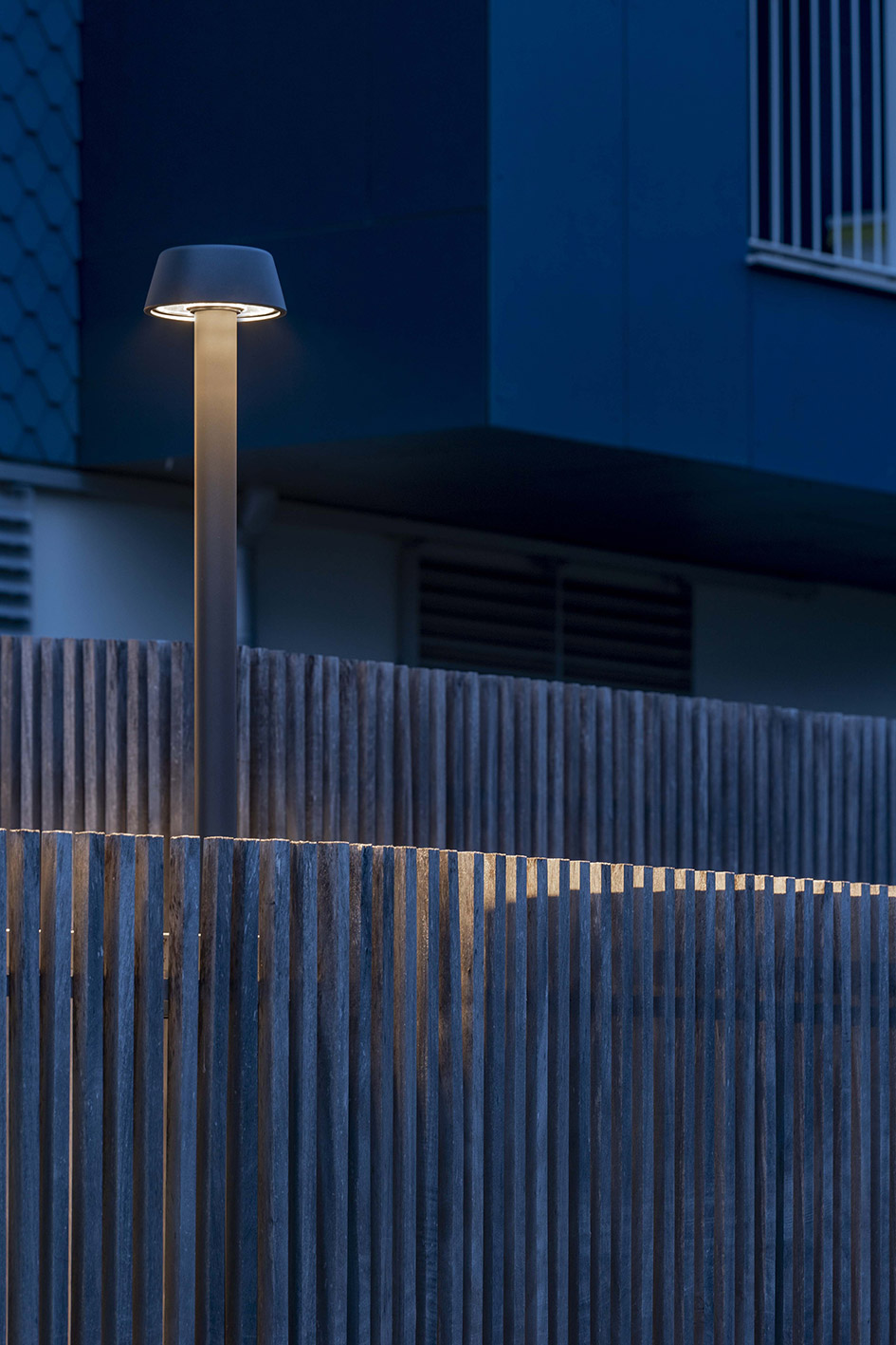 2000116 Уличное освещение  Platek FONT su palo  FONT - 6 LED 3000K 180° diffuse  - Вид №3