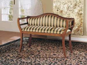 Твердый деревянный диван