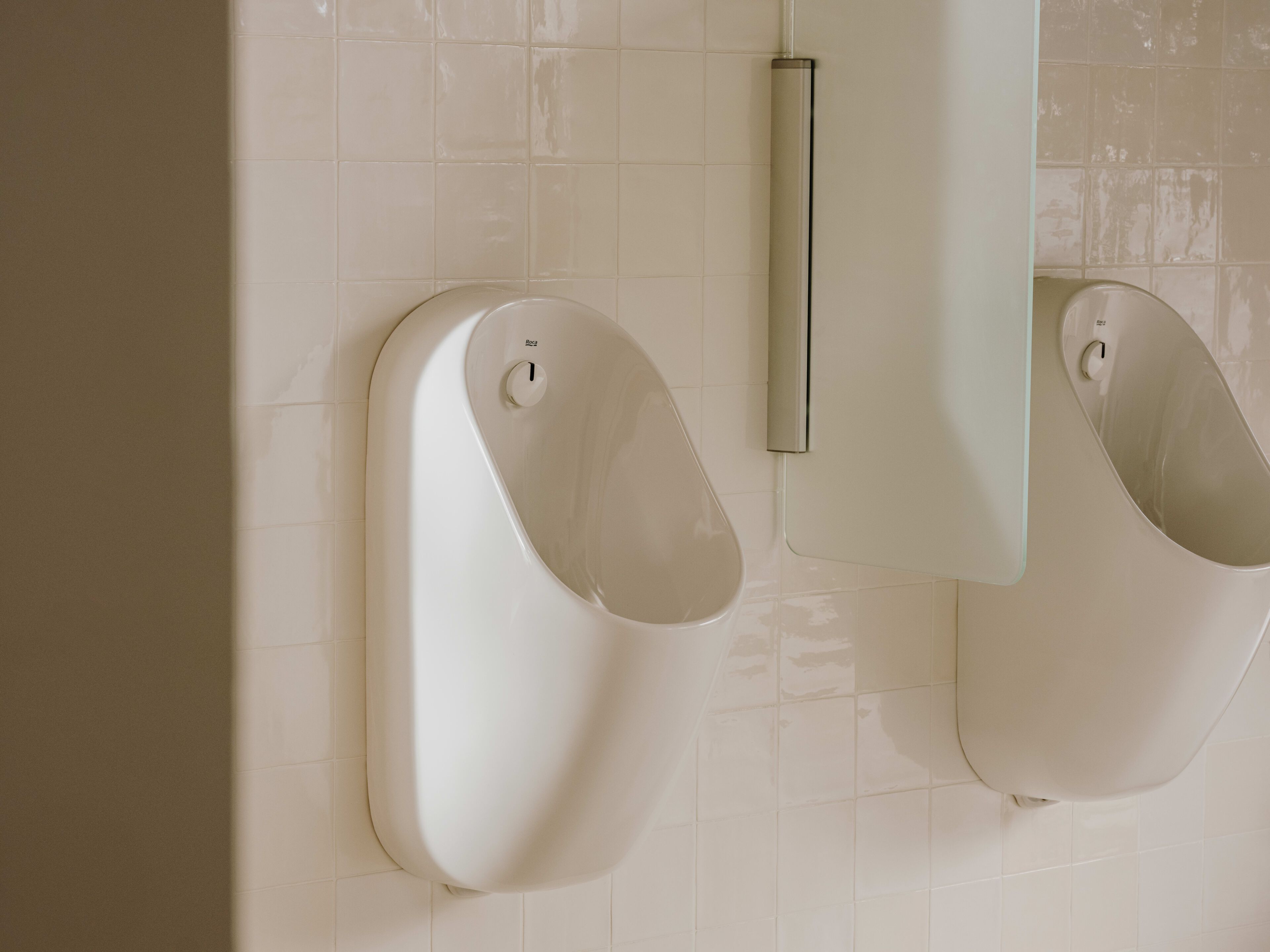 Керамический подвесной писсуар Roca PROTON A3590J5000 ARCH-00090189 - Вид №1