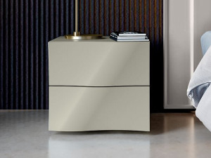 Деревянная прямоугольная тумбочка