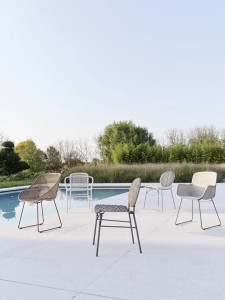 Садовый стул из смолы с подлокотниками