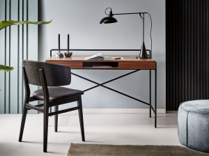 Деревянный письменный стол с ящиками