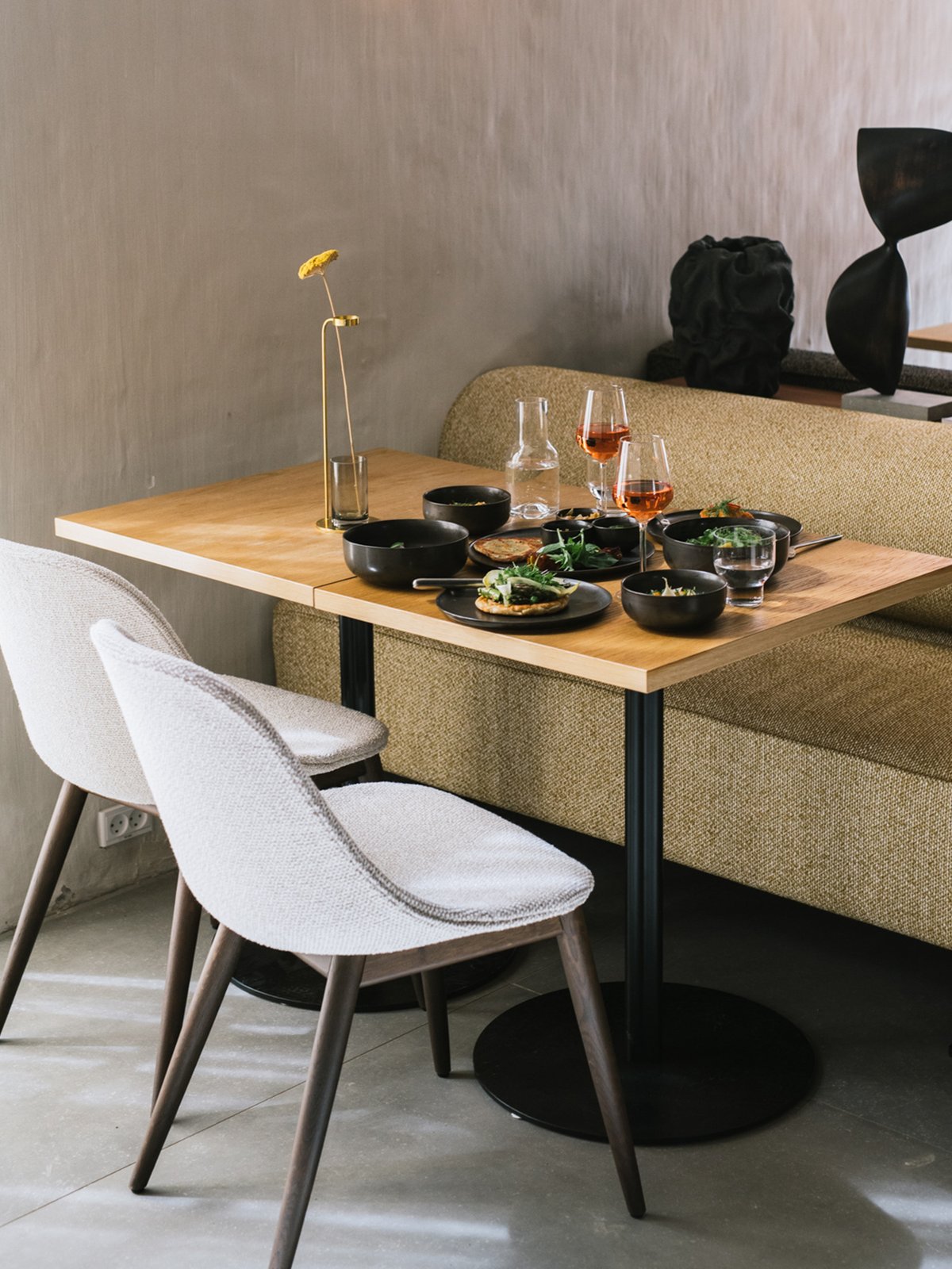 9395004-020301ZZ MENU Боковой обеденный стул Harbour, деревянная основа, обитый Дуб натуральный | Дакар - 0250  - Вид №4