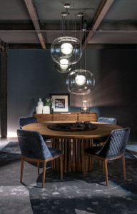 Круглый стол из массива дерева с Lazy Susan