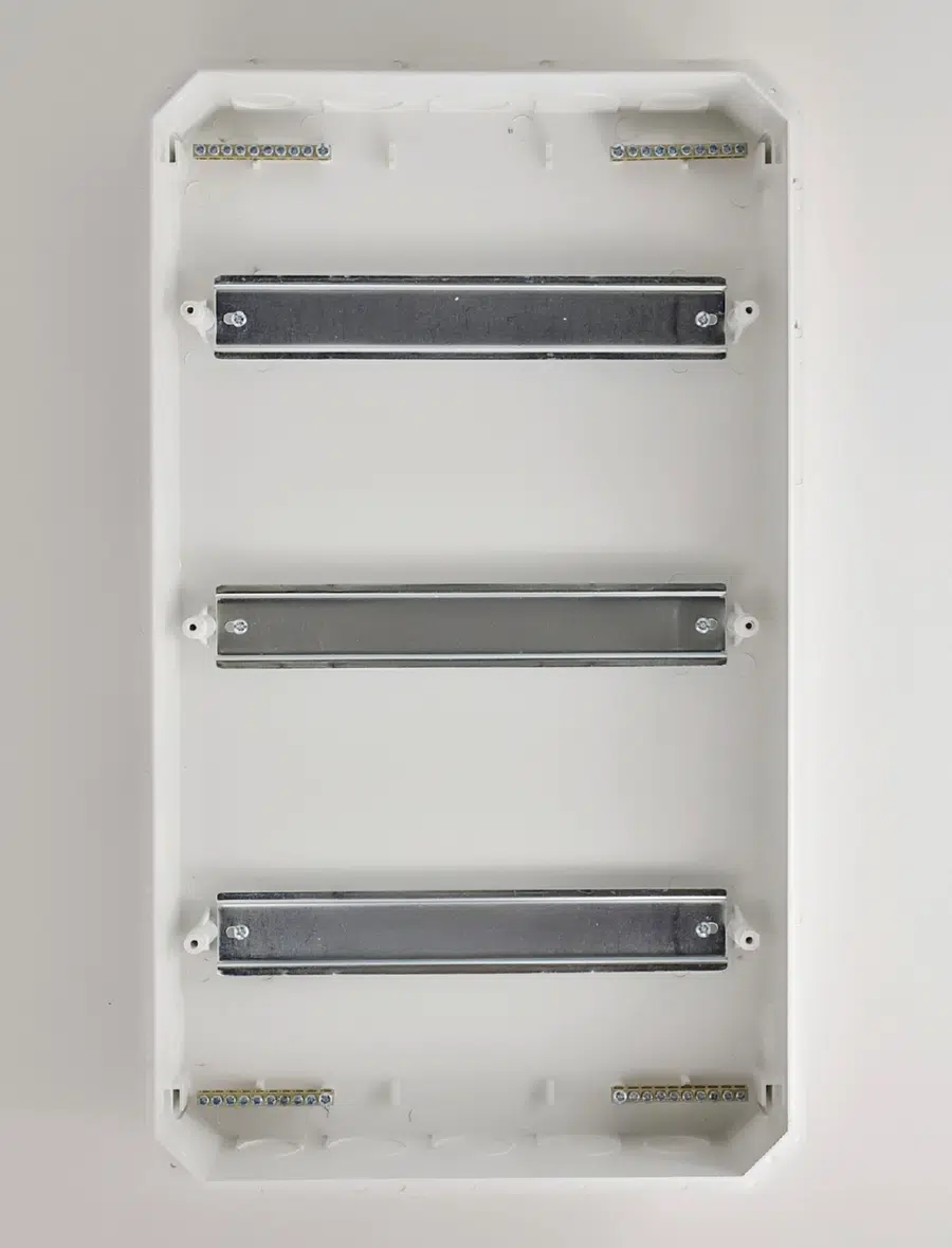 LUXRAY Боксс прозрачной крышкой ЩРВ-П-36 для внутренней установки 36-и модульных устройств LEZARD 731-1000-036 - Вид №4