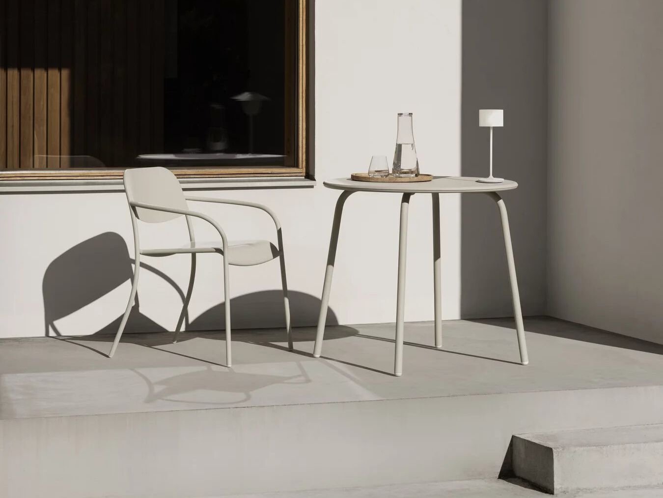 Стальной круглый садовый стол blomus Yua ARCH-00032641 - Вид №4