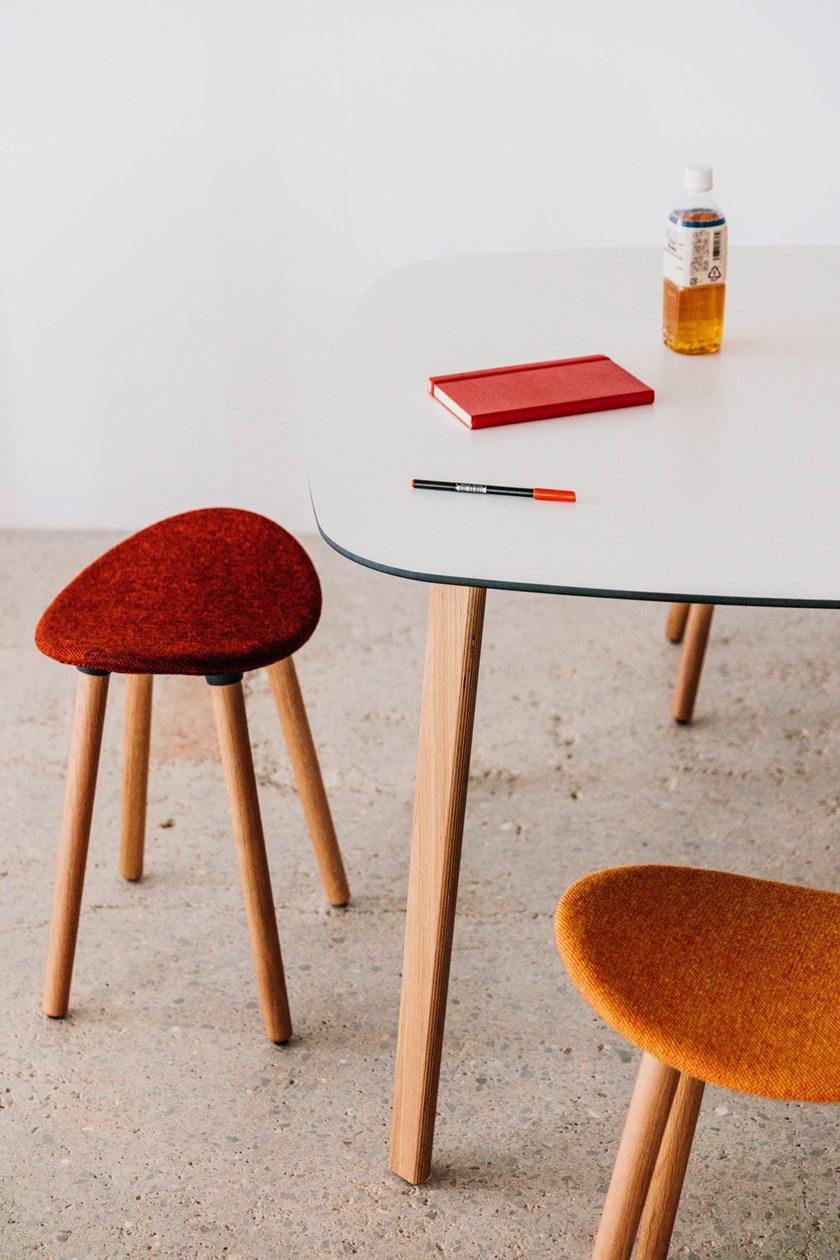 ENEA Низкий табурет из дуба и ткани Coma wood sun-id-1479026 - Вид №7