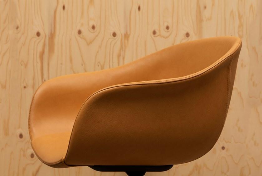 Andreu World Мягкое кожаное кресло с подлокотниками Next So0497 - Вид №5