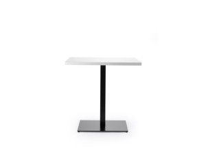 Квадратный стол для контракта