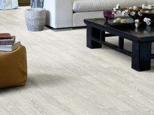 Нескользящий виниловый пол с эффектом дерева