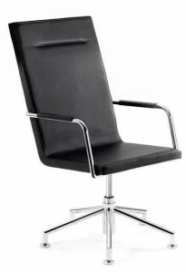 Spiegels Кожаное кресло на 5 спиц с высокой спинкой для залов ожидания .roan