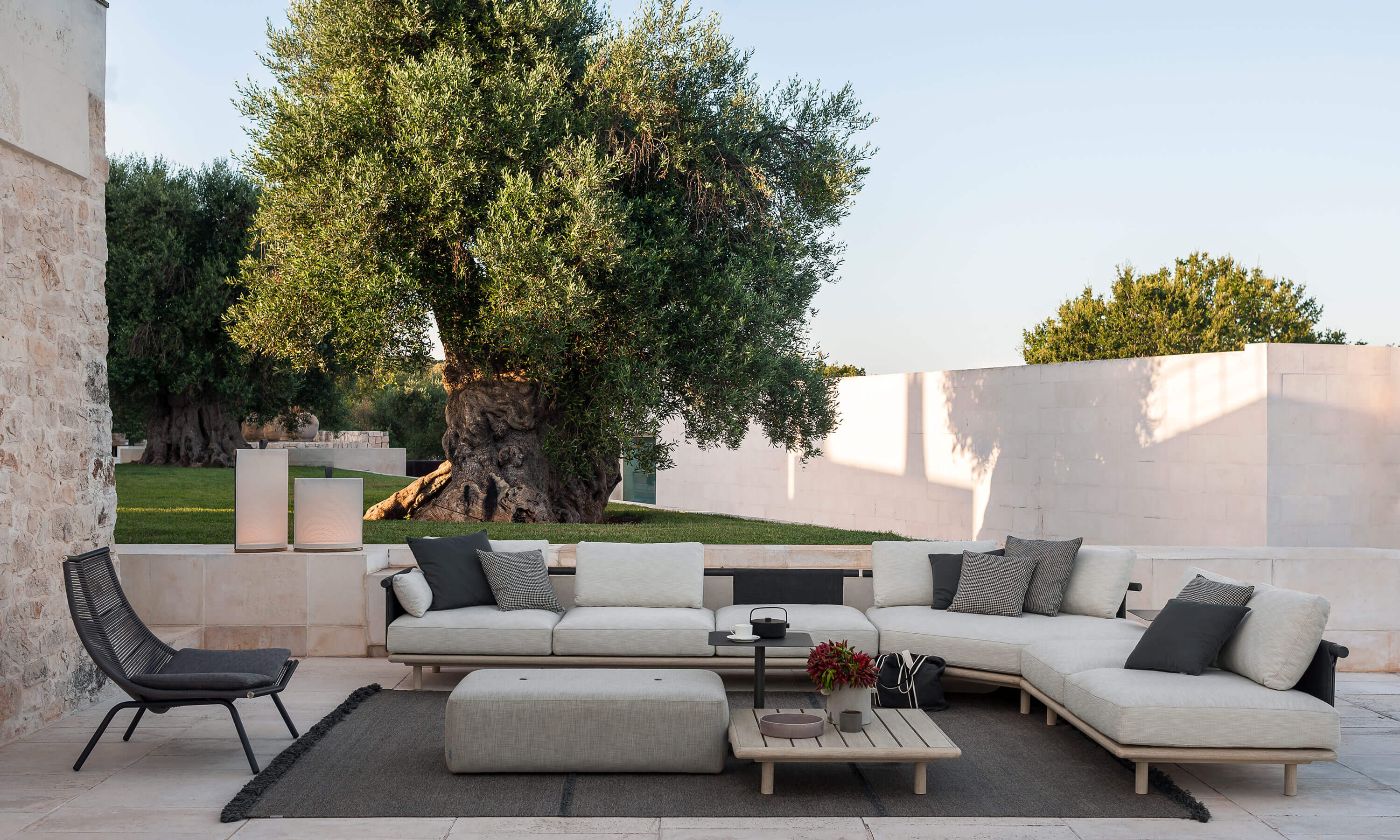 Угловой садовый диван Batyline® на 5 мест RODA ARCH-00095242 - Вид №1