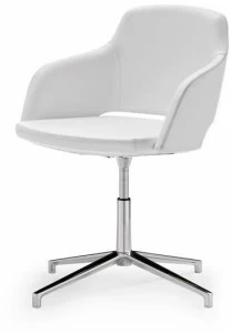 Sinetica Мягкое кожаное кресло с 4-мя спицами и подлокотниками Captain