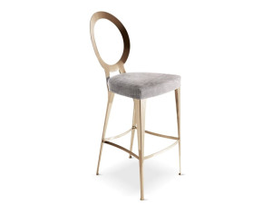 Высокий железный стул со спинкой