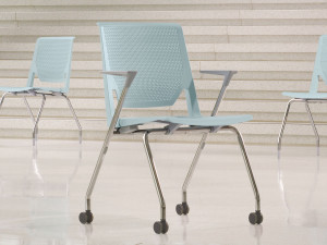 Тканевый стул для конференций с колесами