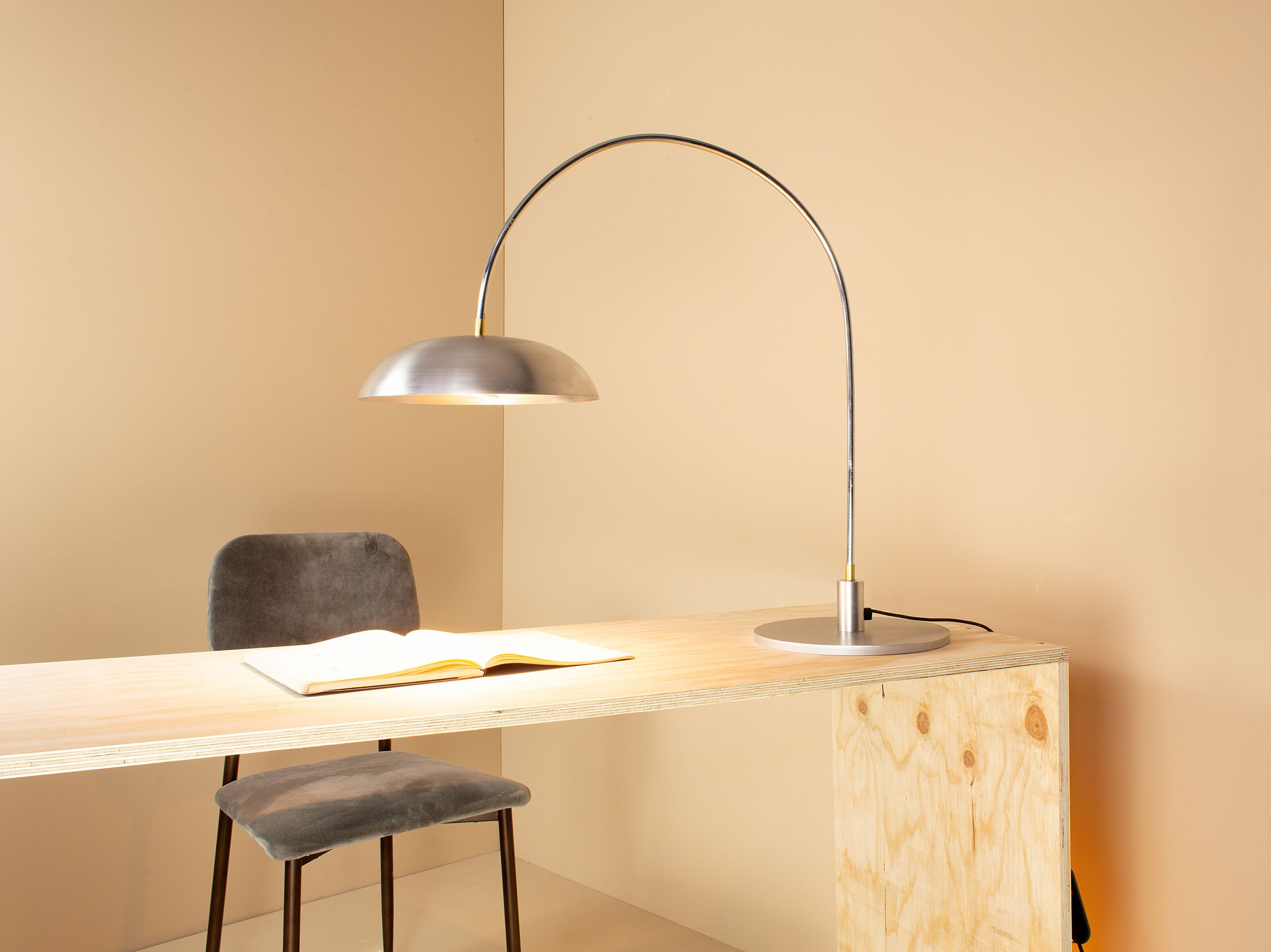 Светодиодная настольная лампа с диммером Renzo Serafini STUDIO 23 ARCH-00121673 - Вид №2