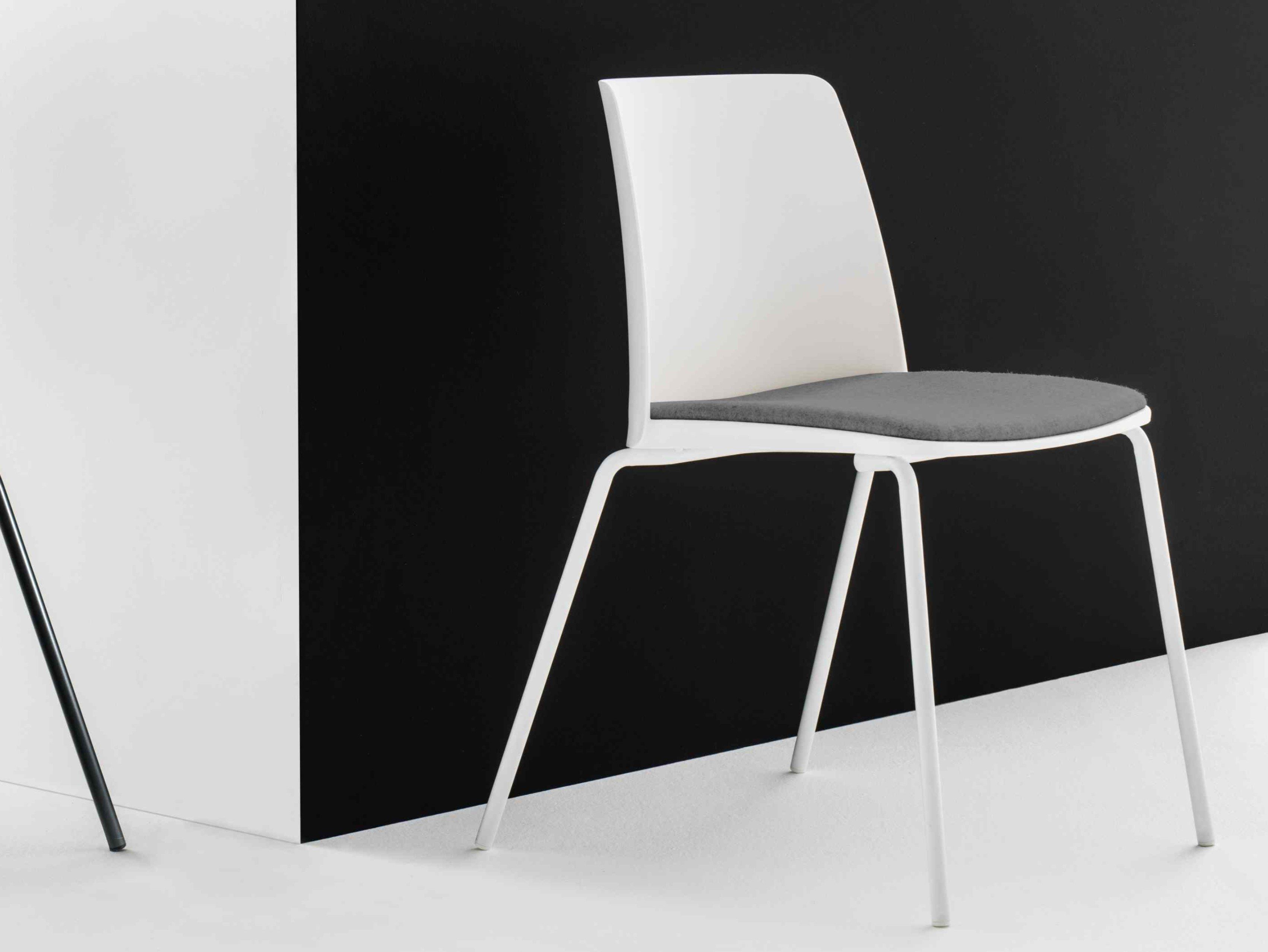 Штабелируемый стул из инженерного пластика с мягким сиденьем Bralco Hub ARCH-00143979