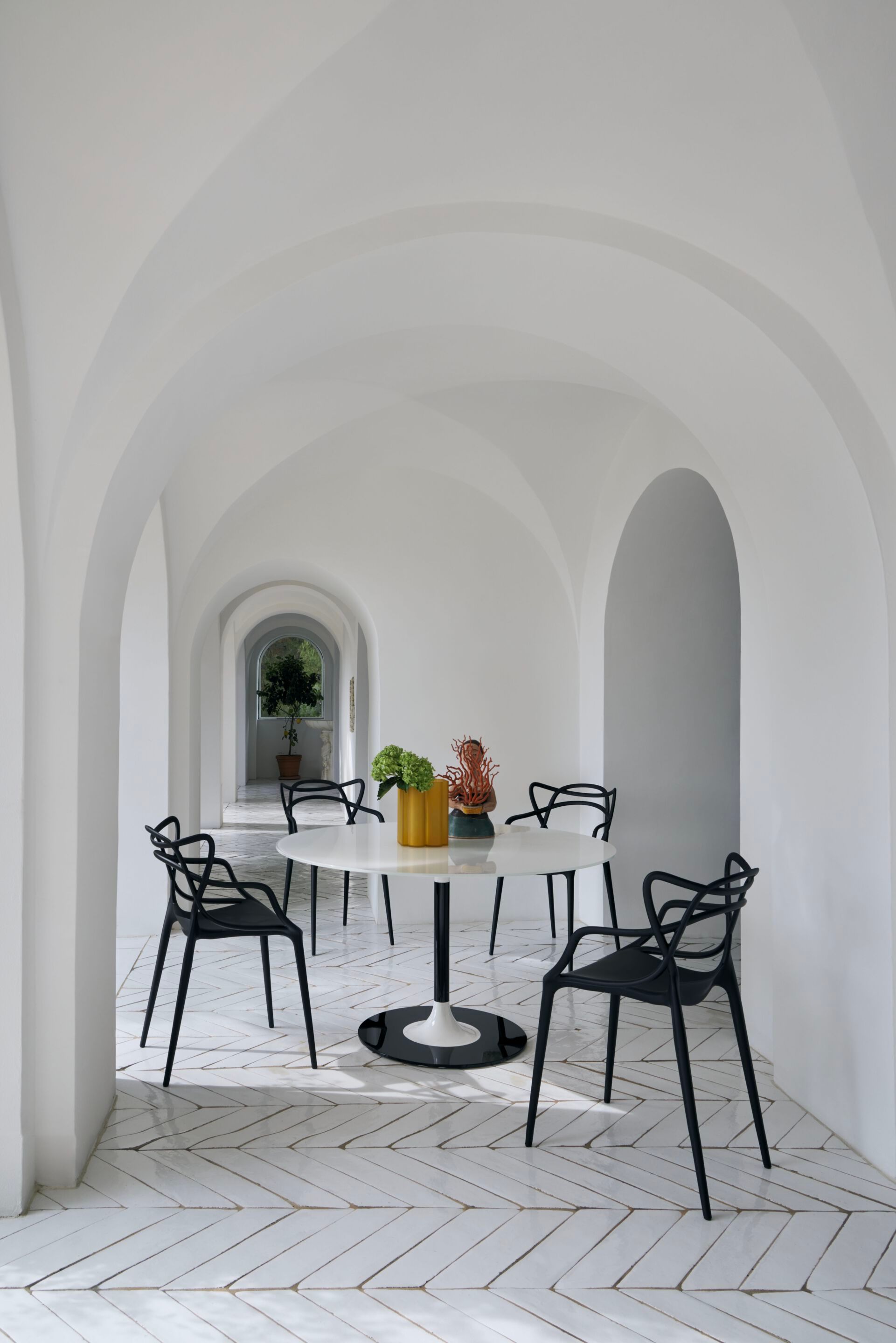 Круглый стол с хрустальной столешницей и стальным основанием Kartell Тьерри ARCH-00112353 - Вид №2